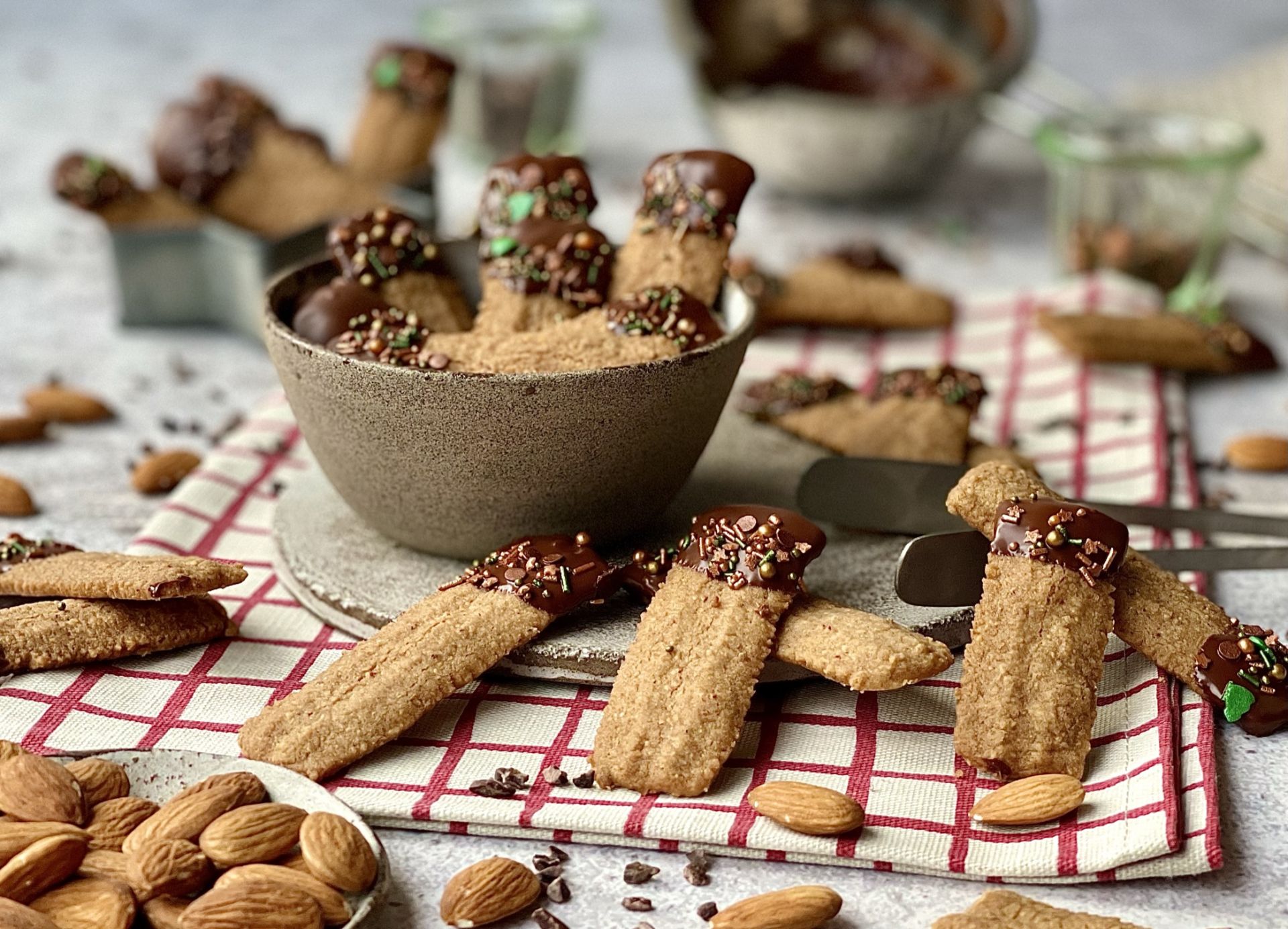 Lebkuchen-Spritzgebäck mit Schokolade